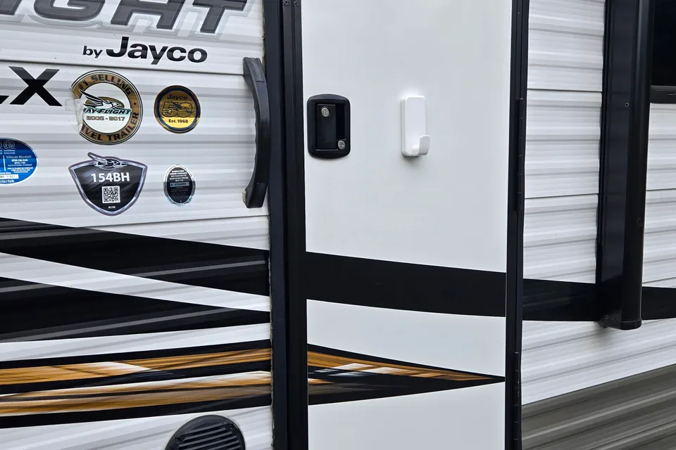 Alexandra's Jayco Jay Flight - tow with SUV -stationary stay in Vancouver available
