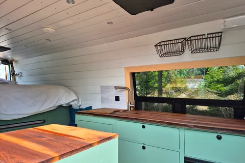 Great Escape – Spacious 170EXT Adventure Van