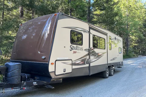 Spacious 30ft travel trailer with 3 queen beds