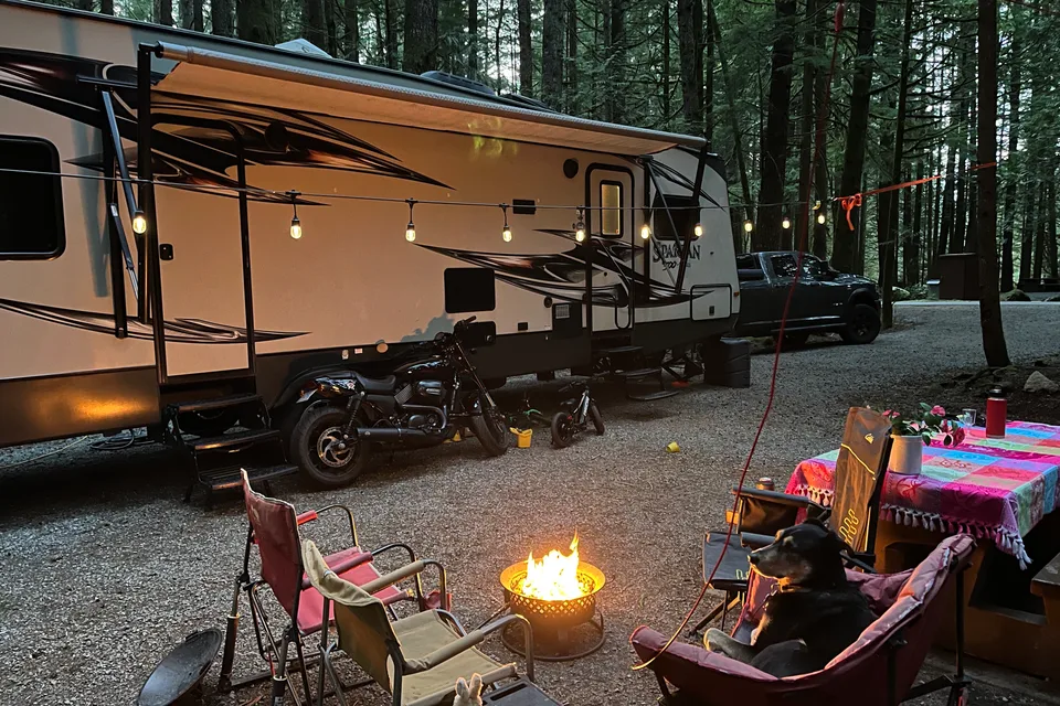 Spacious 30ft travel trailer with 3 queen beds