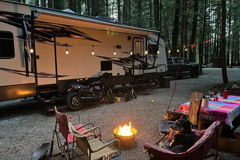 Spacious 30ft travel trailer with 3 queen beds