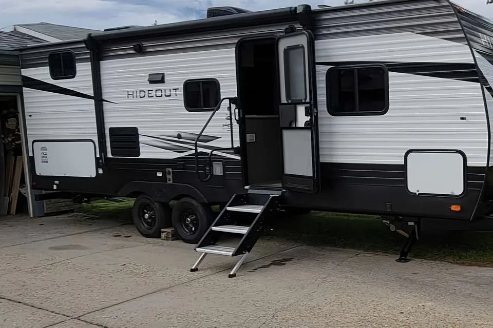 Krause's Family Keystone 245 LHSWE Travel Trailer