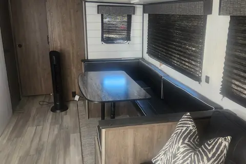 Fridas's Pioneer QB 300 Pioneer Travel Trailer