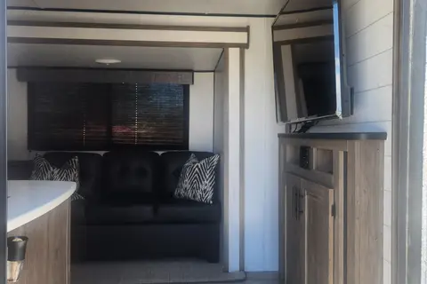 Fridas's Pioneer QB 300 Pioneer Travel Trailer