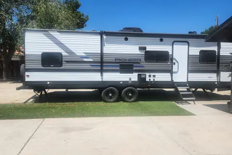 Fridas's Pioneer QB 300 Pioneer Travel Trailer