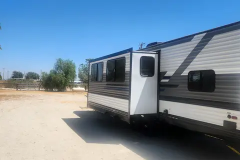 Fridas's Pioneer QB 300 Pioneer Travel Trailer
