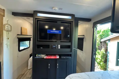 Wilbert’s Freedom Express Coachmen 2022 Travel Trailer