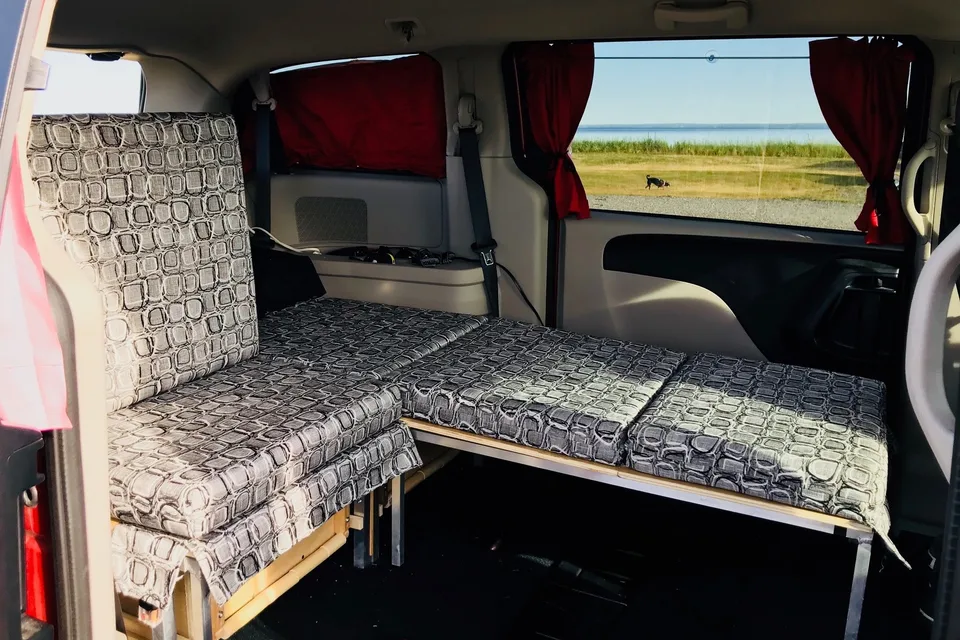 INCOGNITO Grand Caravan Campervan