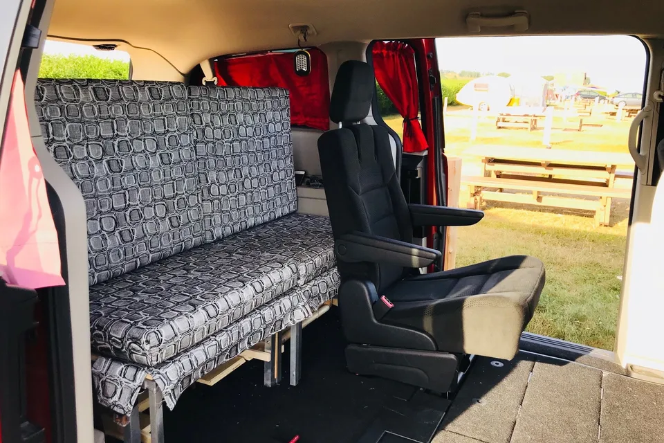 INCOGNITO Grand Caravan Campervan