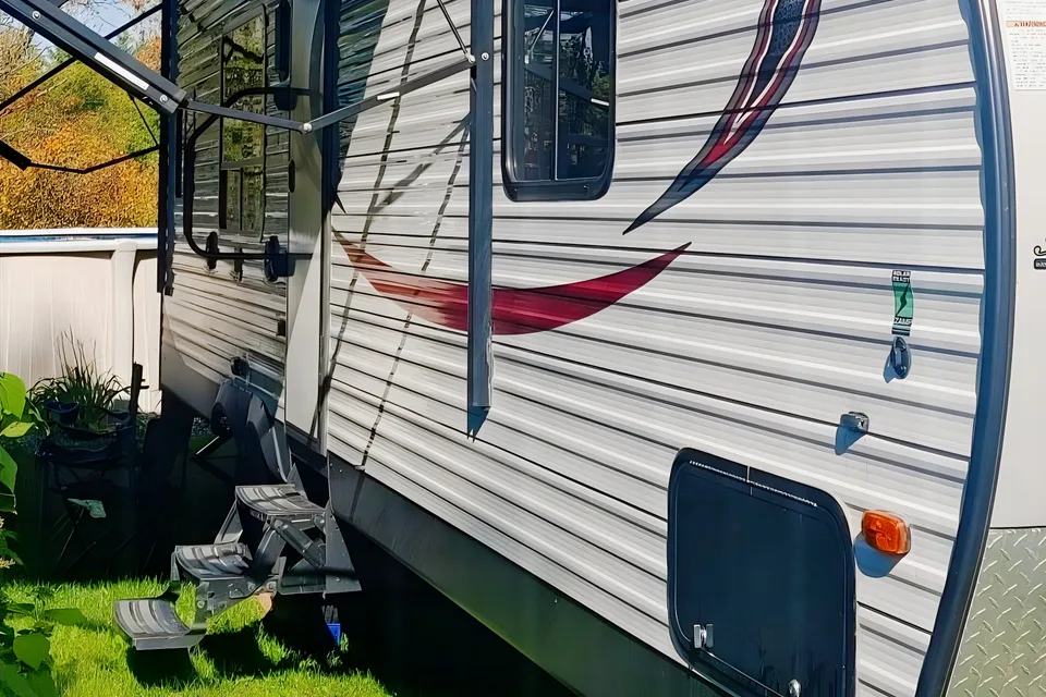 Forest River Vengeance 28V Roulotte cargo (capacité 6 personnes)