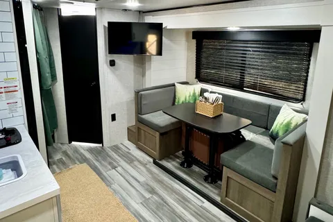 Modern Family Adventure: 2025 Jayco Baja 197MBW