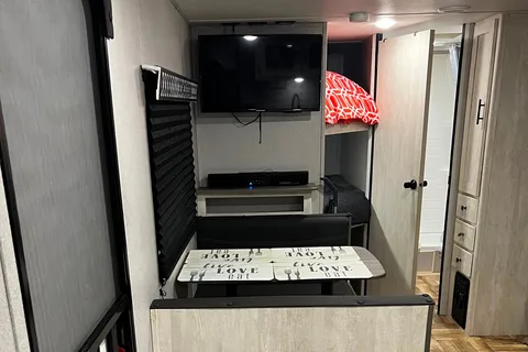 Rebecca's Shasta 25RS Travel Trailer