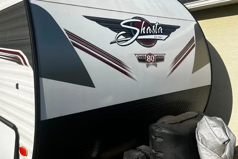 Rebecca's Shasta 25RS Travel Trailer