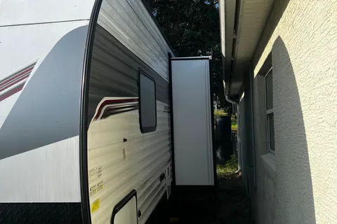 Rebecca's Shasta 25RS Travel Trailer