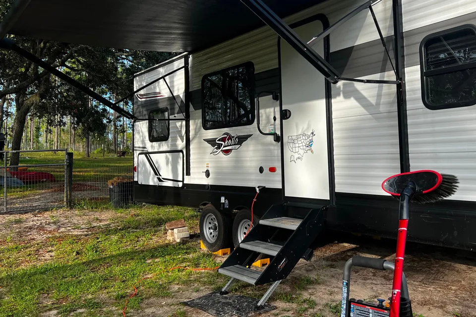 Rebecca's Shasta 25RS Travel Trailer