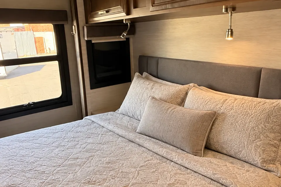 luis's Entegra Coach esteem Class C