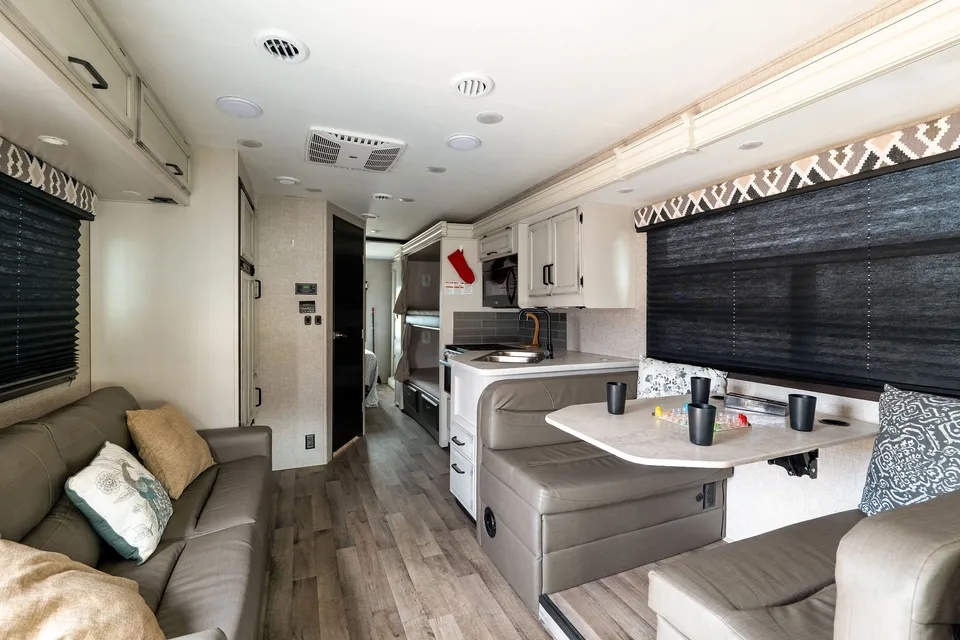 Spacious Dog Friendly and stocked for adventure!!