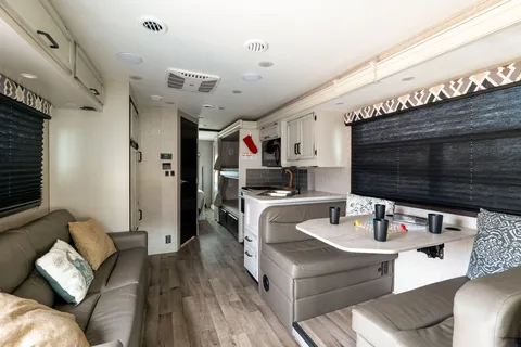Spacious Dog Friendly and stocked for adventure!!