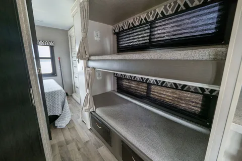 Spacious Dog Friendly and stocked for adventure!!