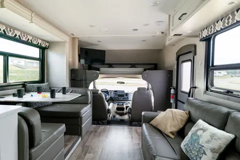 Spacious Dog Friendly and stocked for adventure!!