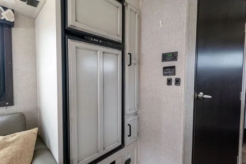 Spacious Dog Friendly and stocked for adventure!!