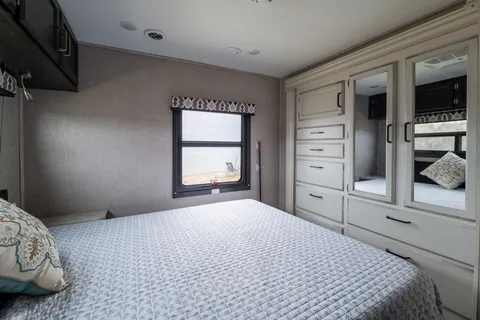 Spacious Dog Friendly and stocked for adventure!!