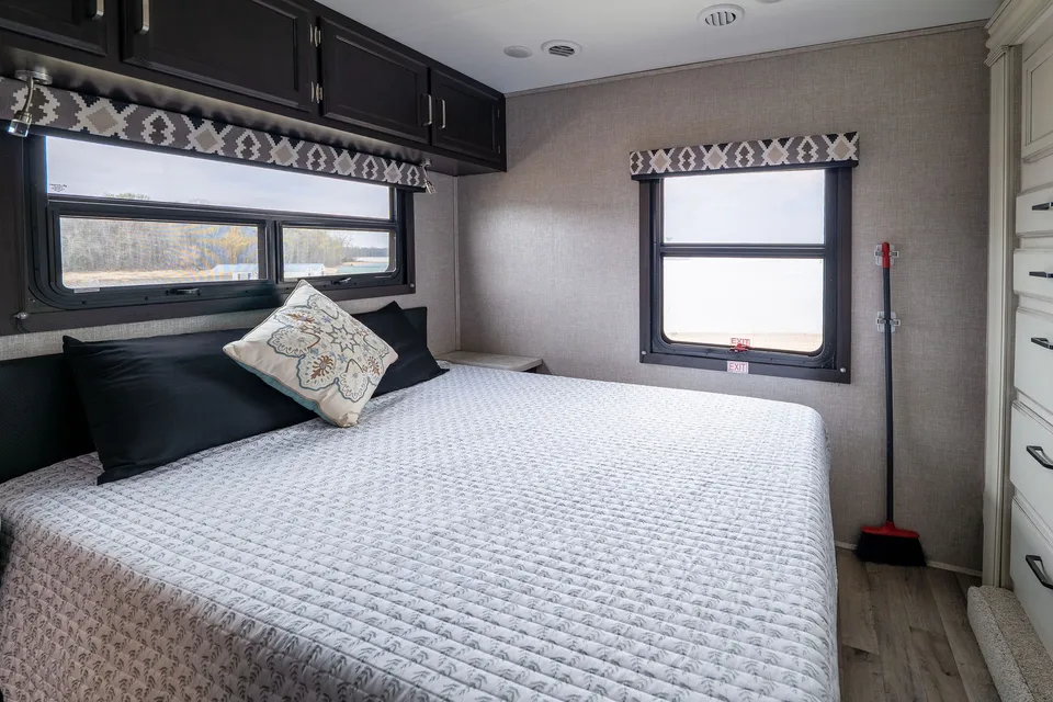 Spacious Dog Friendly and stocked for adventure!!