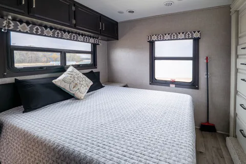 Spacious Dog Friendly and stocked for adventure!!