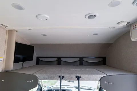 Spacious Dog Friendly and stocked for adventure!!