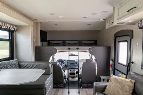 Spacious Dog Friendly and stocked for adventure!!