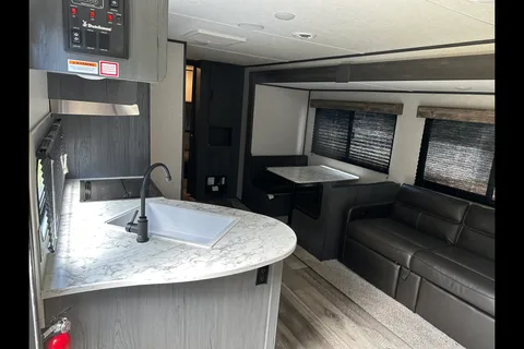 Family Bunkhouse Camper | Sleeps 9 | Fully Stocked | Easy Camping Setup