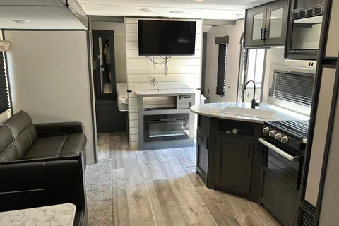 Family Bunkhouse Camper | Sleeps 9 | Fully Stocked | Easy Camping Setup