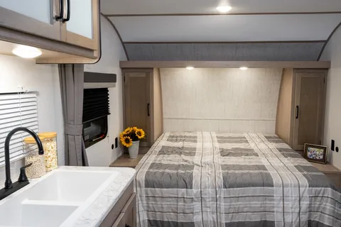 Gulf Stream Kingsport Lite 248bh Travel Trailer