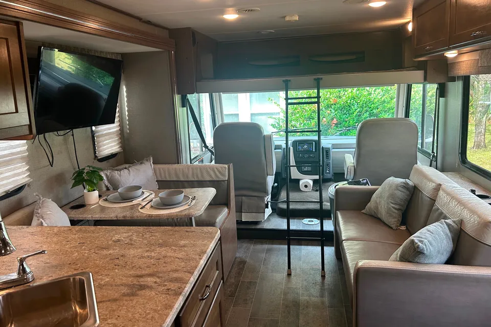 31 foot class A great for group travel or family’s with kids