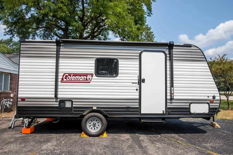 Lin's Light Weight Coleman17B Travel Trailer
