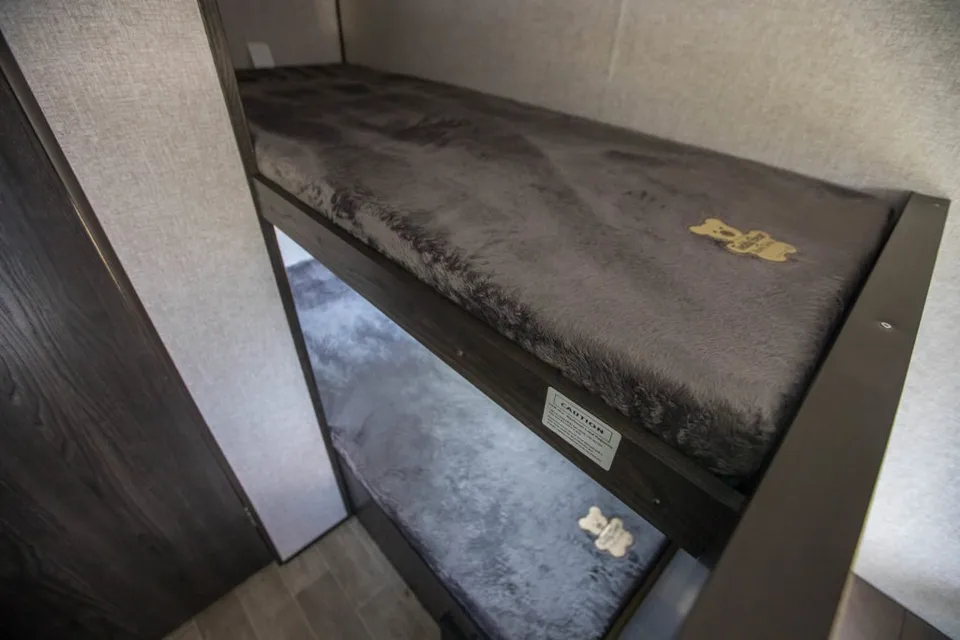 Lin's Light Weight Coleman17B Travel Trailer