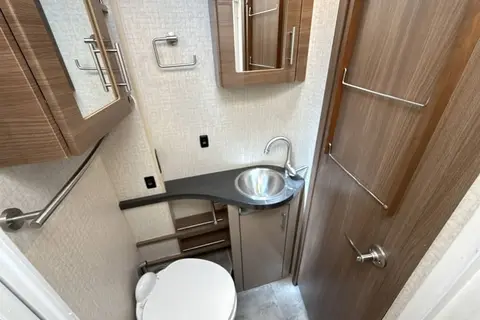 Top Notch Rv - Mercedes Benz Atasca Navion 24v 26'