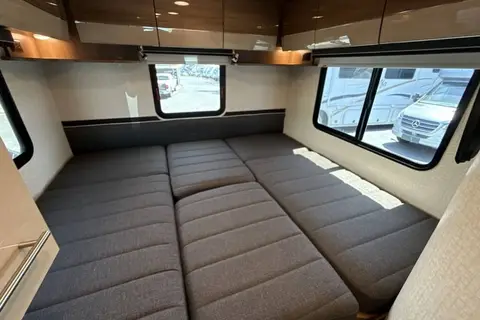 Top Notch Rv - Mercedes Benz Atasca Navion 24v 26'