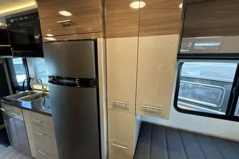 Top Notch Rv - Mercedes Benz Atasca Navion 24v 26'