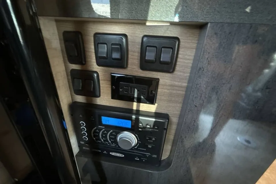 Top Notch Rv - Mercedes Benz Atasca Navion 24v 26'