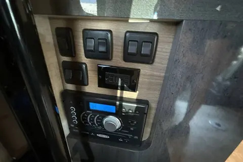 Top Notch Rv - Mercedes Benz Atasca Navion 24v 26'