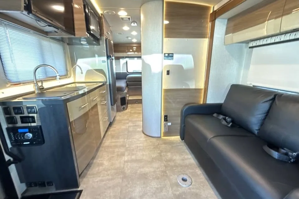 Top Notch Rv - Mercedes Benz Atasca Navion 24v 26'