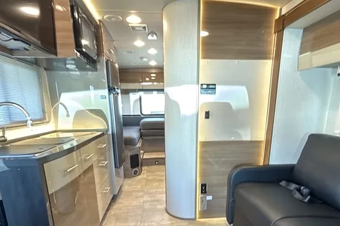 Top Notch Rv - Mercedes Benz Atasca Navion 24v 26'