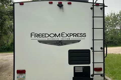 Len’s Coachmen Freedom Express Travel Trailer