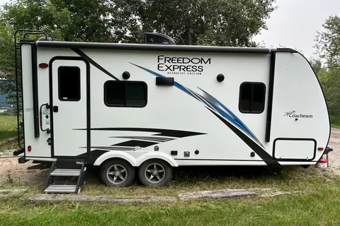 Len’s Coachmen Freedom Express Travel Trailer