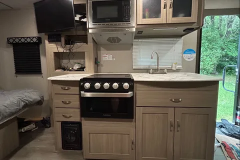 Len’s Coachmen Freedom Express Travel Trailer