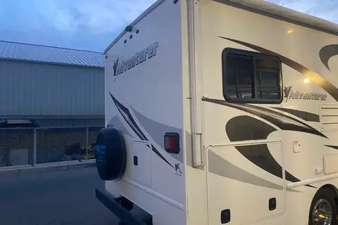 Fleet #C5 Mid-size Class C – Luxury Comfort for Families & Friends (Sleeps 4 Adults, 2 Children)