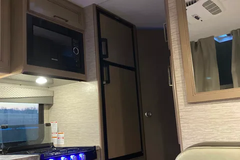 Kim Minh's Thor Motor Coach Four winds 2022 Class C