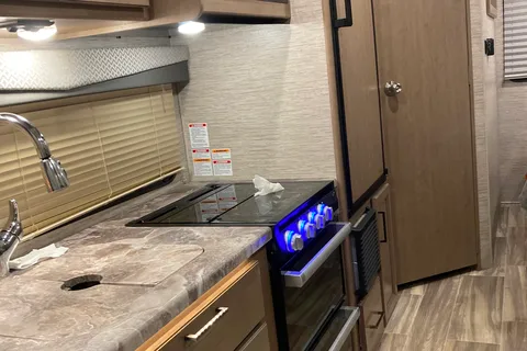 Kim Minh's Thor Motor Coach Four winds 2022 Class C