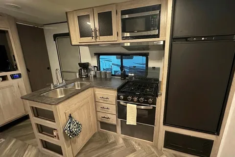 Sergei's Heartland Prowler 320 BH Travel Trailer